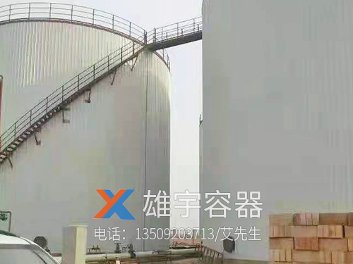 大型儲(chǔ)油罐